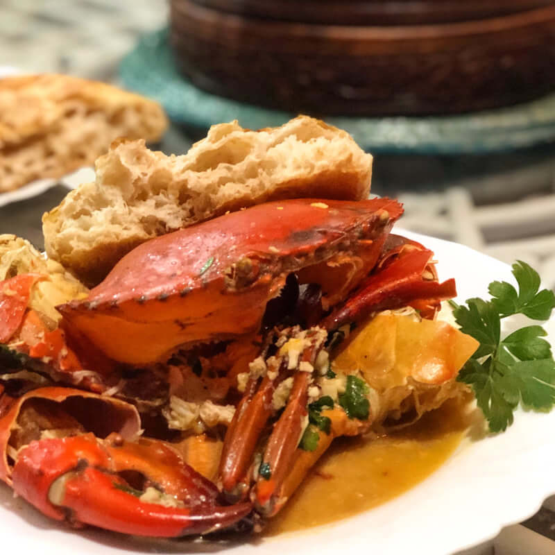 Crab in garlic-white wine sauce Recipe
