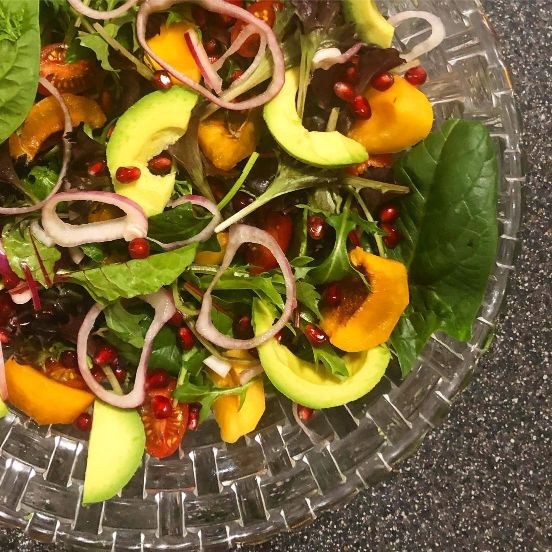 Green salad with Apricots and Candied Pecans 