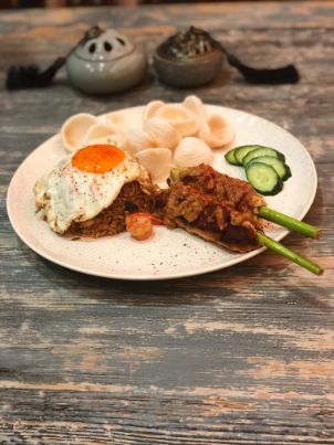 Nasi Goreng - Indonesian fried rice recipe